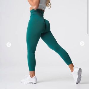 NVGTN Emerald Solid Seamless Leggings